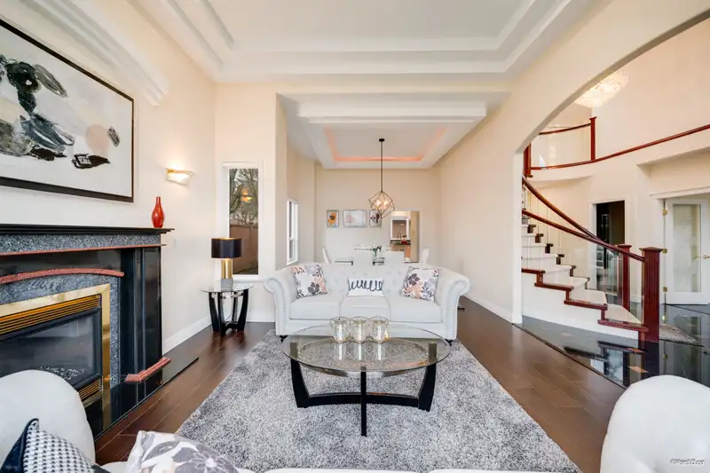 10320 SCOTSDALE AVENUE - photo 4 of 40