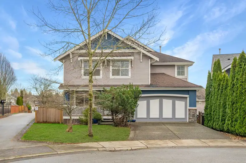 20484 67A AVENUE - photo 2 of 31