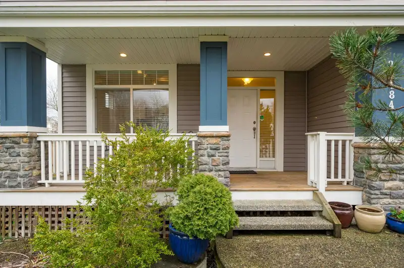 20484 67A AVENUE - photo 3 of 31