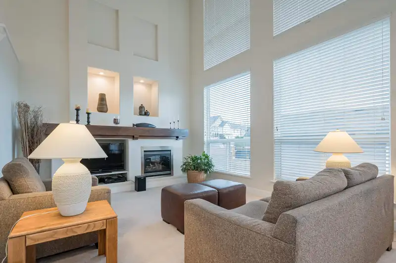 20484 67A AVENUE - photo 4 of 31