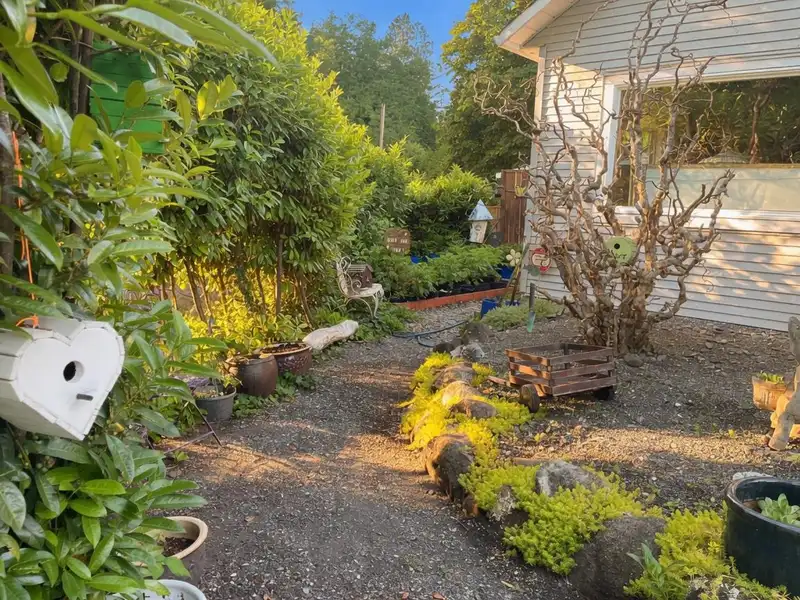 2725 GORDON AVENUE - photo 3 of 39