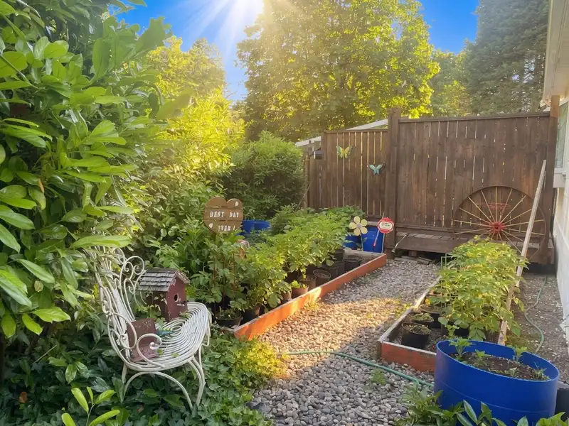 2725 GORDON AVENUE - photo 4 of 39