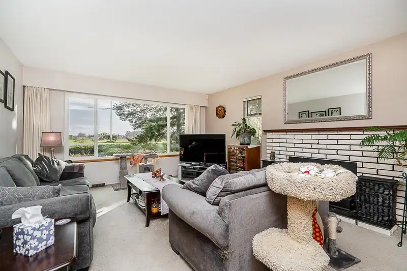 13151 NO 3 ROAD - photo 2 of 31