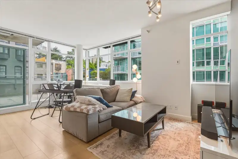 303 100 E ESPLANADE - photo 2 of 31