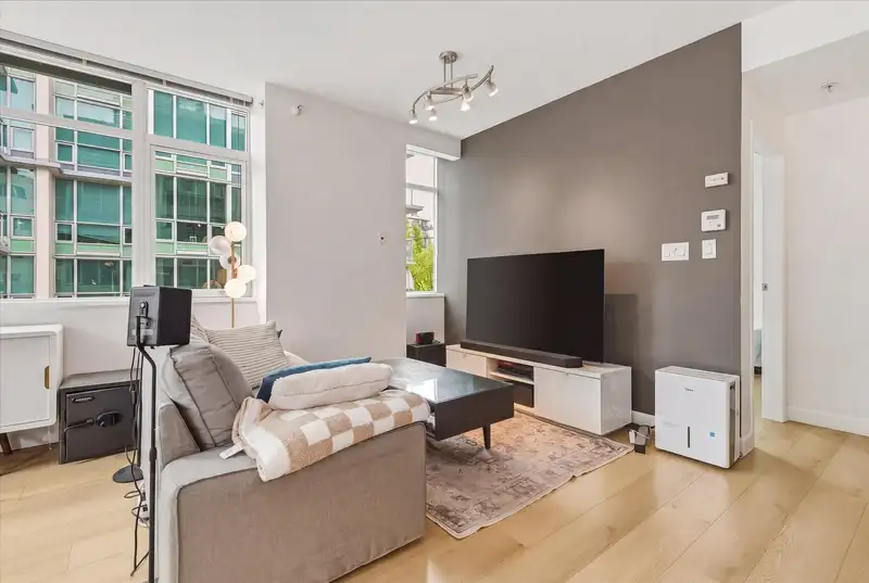 303 100 E ESPLANADE - photo 3 of 31