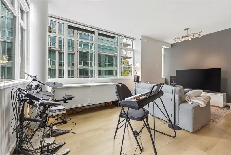 303 100 E ESPLANADE - photo 4 of 31