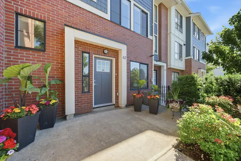 62 11556 72A AVENUE - photo 1 of 36
