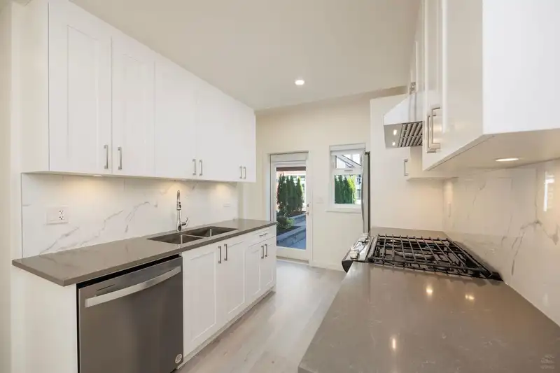 8 6929 BALMORAL STREET - photo 2 of 27