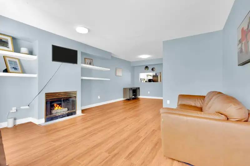 20 13713 72A AVENUE - photo 1 of 14