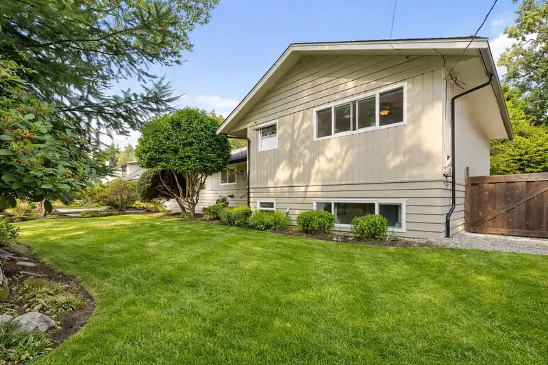 5259 12 AVENUE - photo 2 of 33