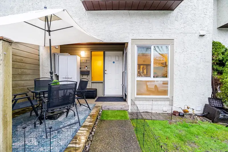 9 3190 TAHSIS AVENUE - photo 1 of 31