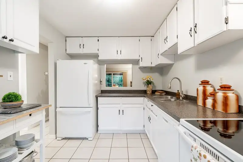 9 3190 TAHSIS AVENUE - photo 4 of 31