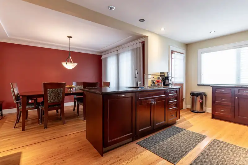 5570 BAILLIE STREET - photo 2 of 24