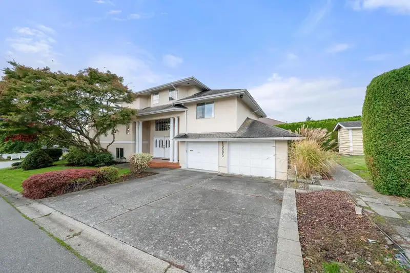 13395 14 AVENUE - photo 2 of 40