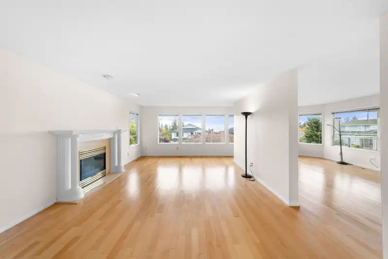 13395 14 AVENUE - photo 4 of 40