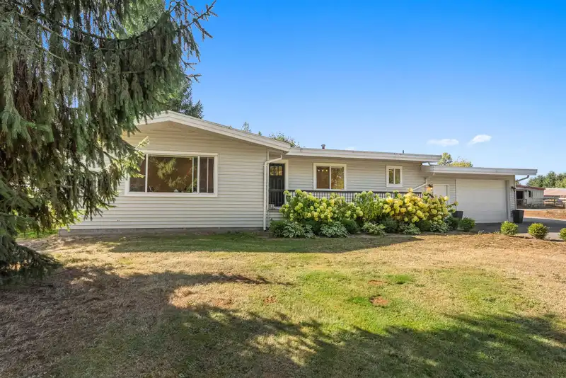 2481 LEFEUVRE ROAD - photo 2 of 40