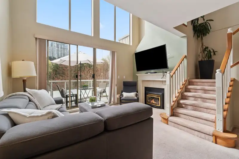 402 60 RICHMOND STREET - photo 1 of 28