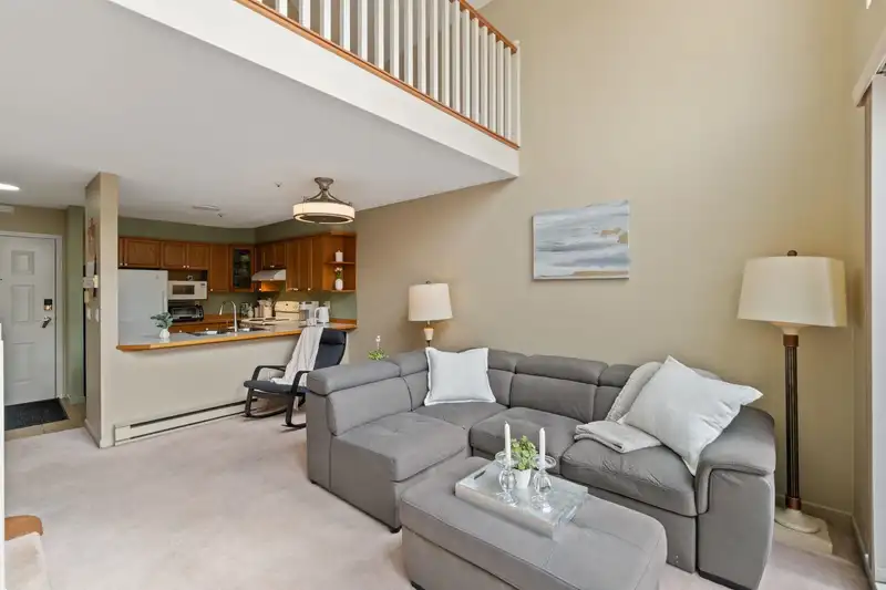 402 60 RICHMOND STREET - photo 4 of 28