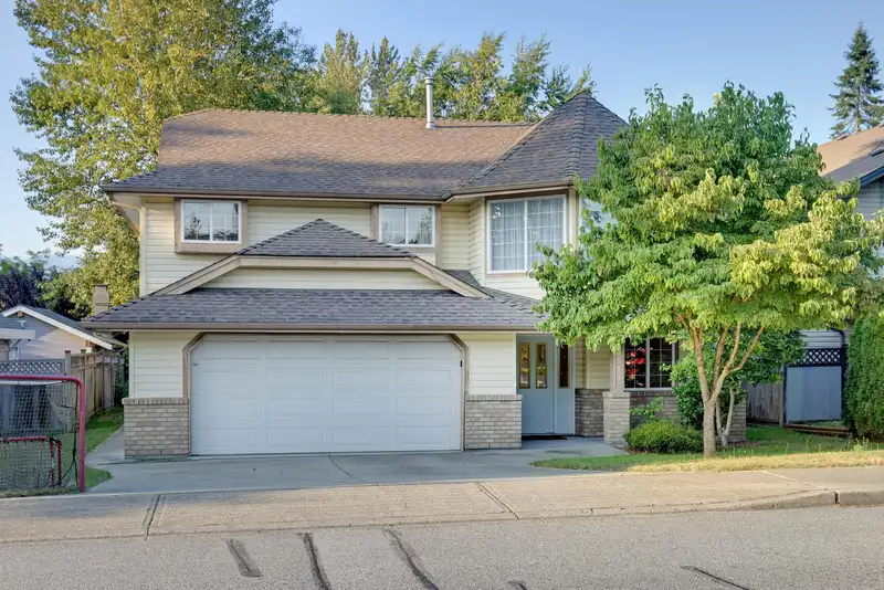 20509 123 AVENUE - photo 1 of 33
