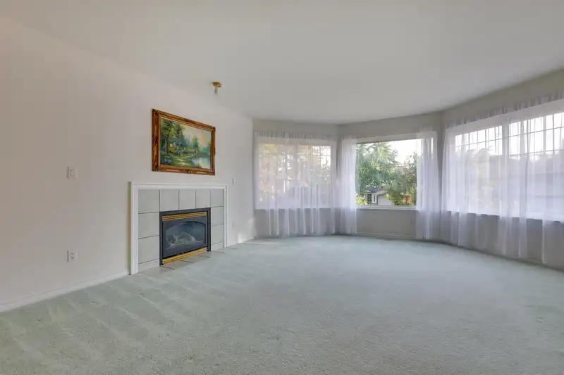 20509 123 AVENUE - photo 3 of 33