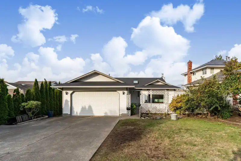 13957 115A AVENUE - photo 1 of 37