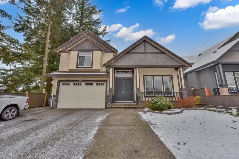 9405 126 STREET - photo 1 of 38