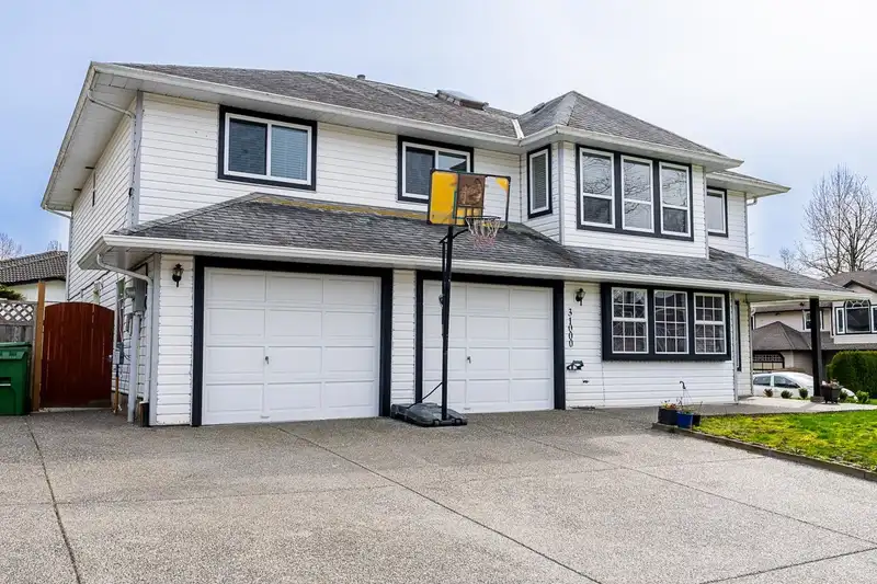 31000 SIDONI AVENUE - photo 1 of 40