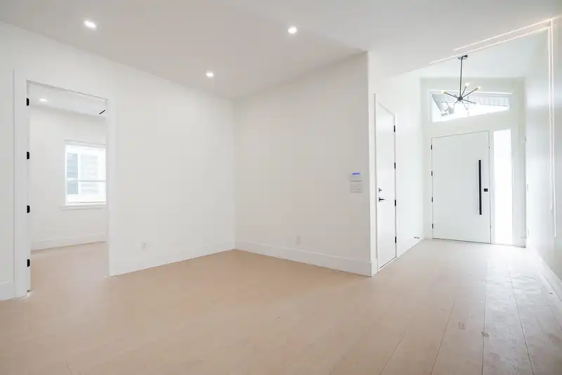 11551 80 AVENUE - photo 2 of 39