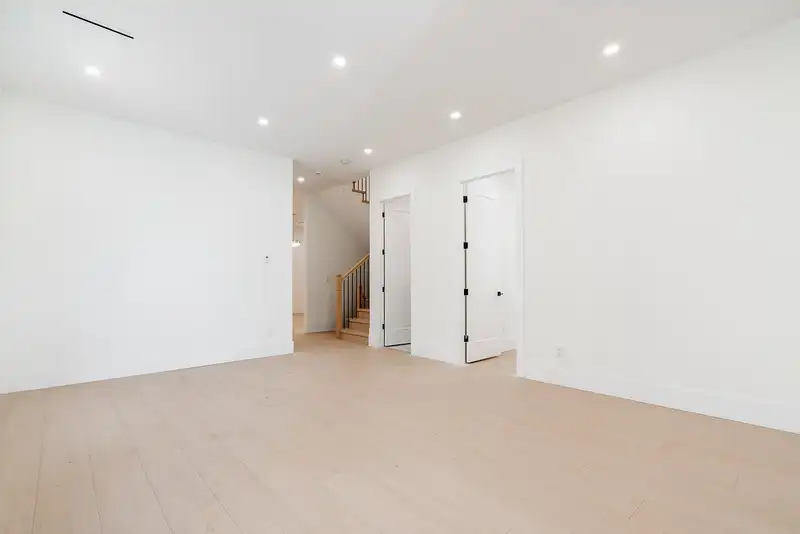 11551 80 AVENUE - photo 4 of 39