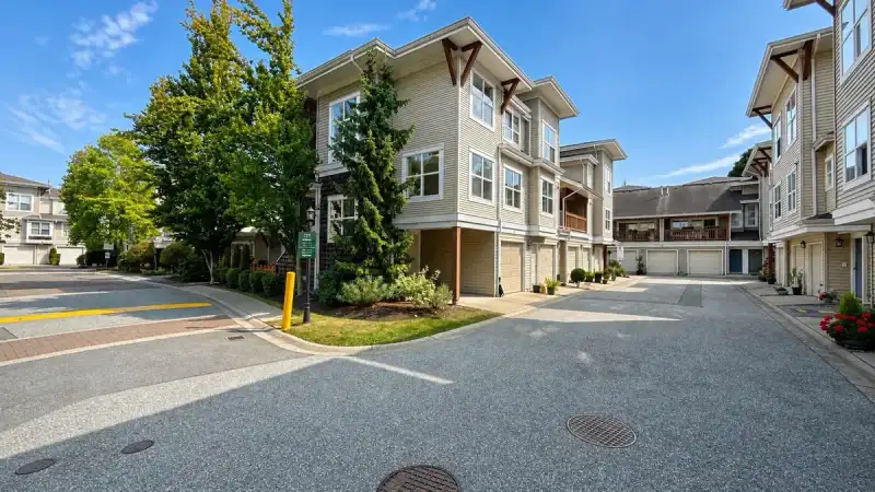 51 7111 LYNNWOOD DRIVE - photo 1 of 33