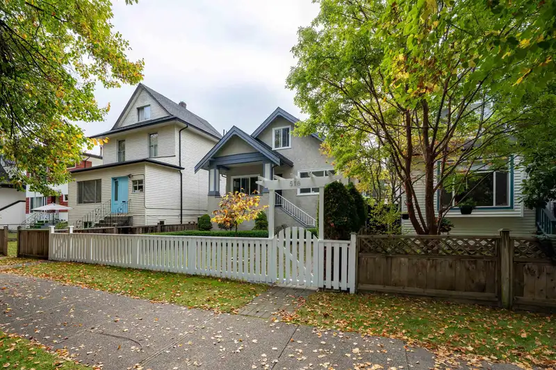 518 E 11TH AVENUE - photo 2 of 37