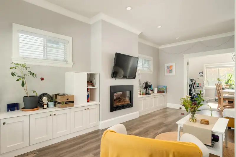 518 E 11TH AVENUE - photo 4 of 37