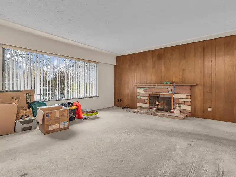 409 E 63RD AVENUE - photo 4 of 36