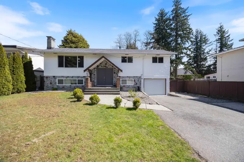 9034 116 STREET - photo 1 of 25