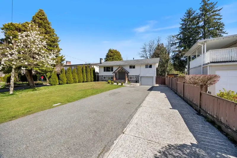 9034 116 STREET - photo 2 of 25