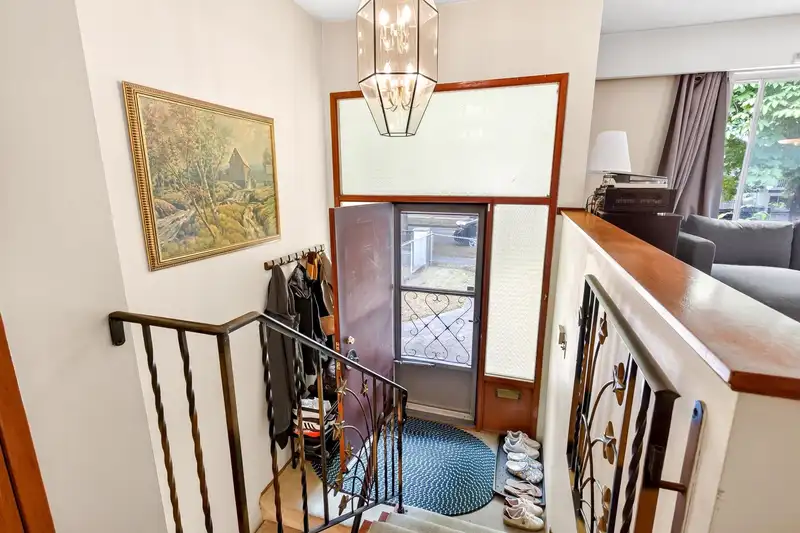 2175 WAVERLEY AVENUE - photo 4 of 30