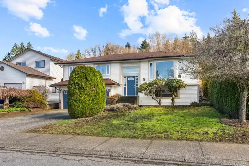 2914 GLENSHIEL DRIVE - photo 2 of 30