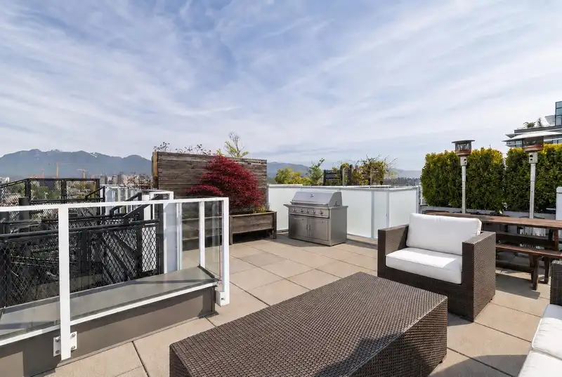 613 311 E 6TH AVENUE - photo 1 of 37