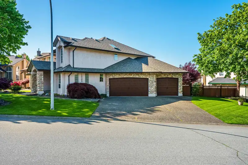 10289 170A STREET - photo 2 of 33
