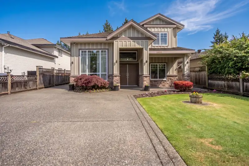 11632 82 AVENUE - photo 1 of 40