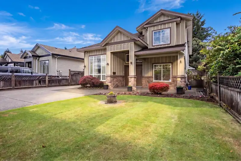 11632 82 AVENUE - photo 2 of 40