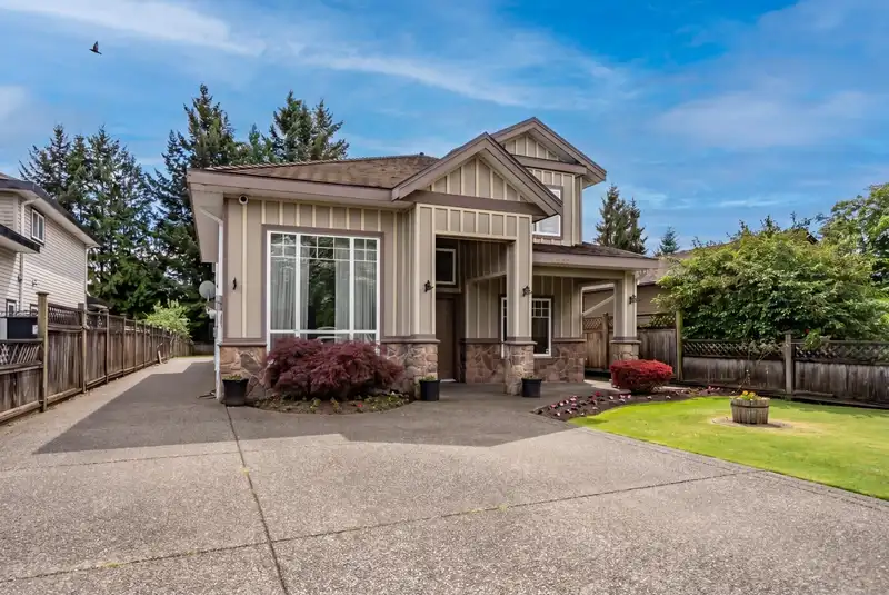 11632 82 AVENUE - photo 3 of 40