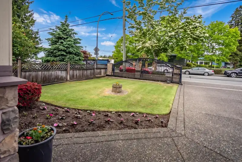 11632 82 AVENUE - photo 4 of 40