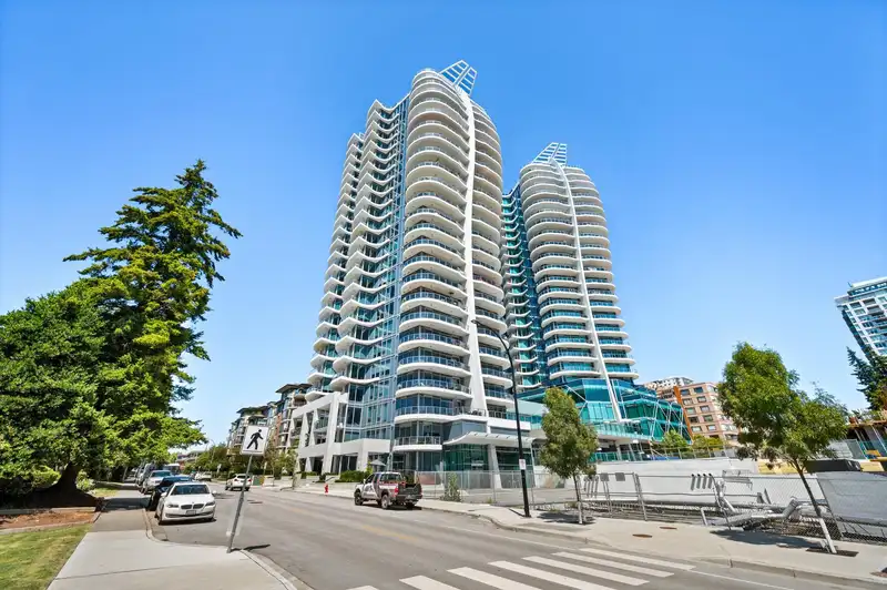 1601 1500 MARTIN STREET - photo 2 of 33