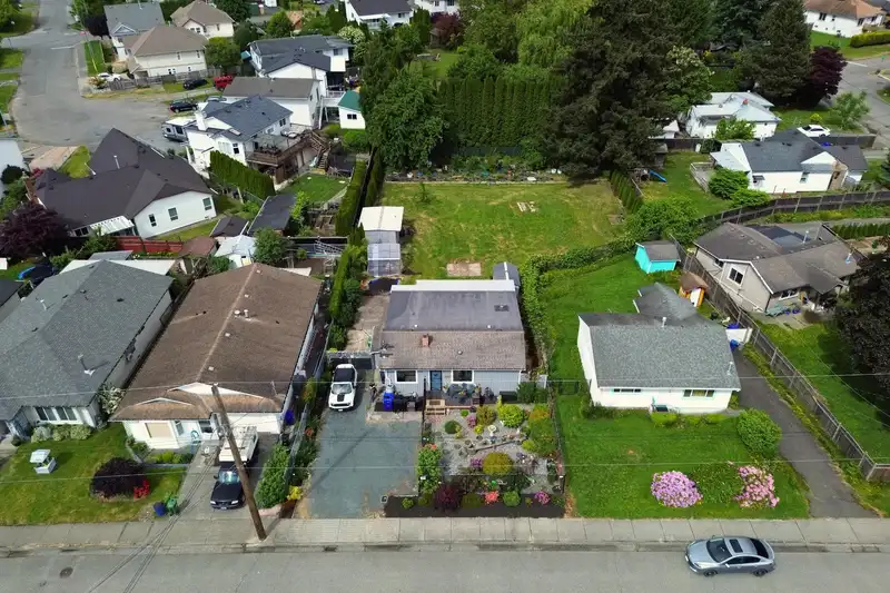 45573 WELLINGTON AVENUE - photo 3 of 20