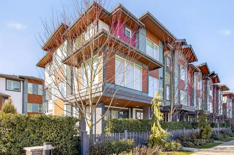 12 20763 76 AVENUE - photo 1 of 36