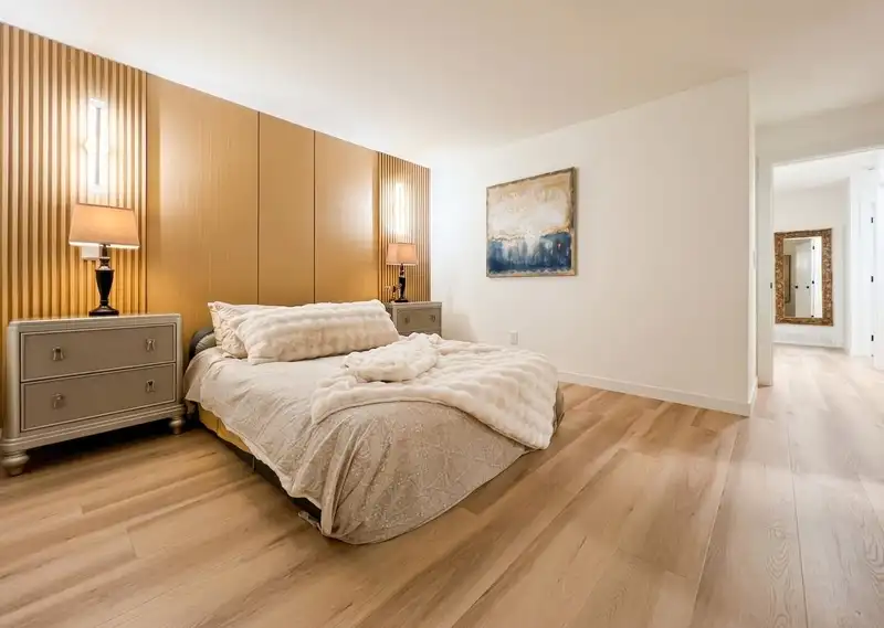 15092 19A AVENUE - photo 2 of 19