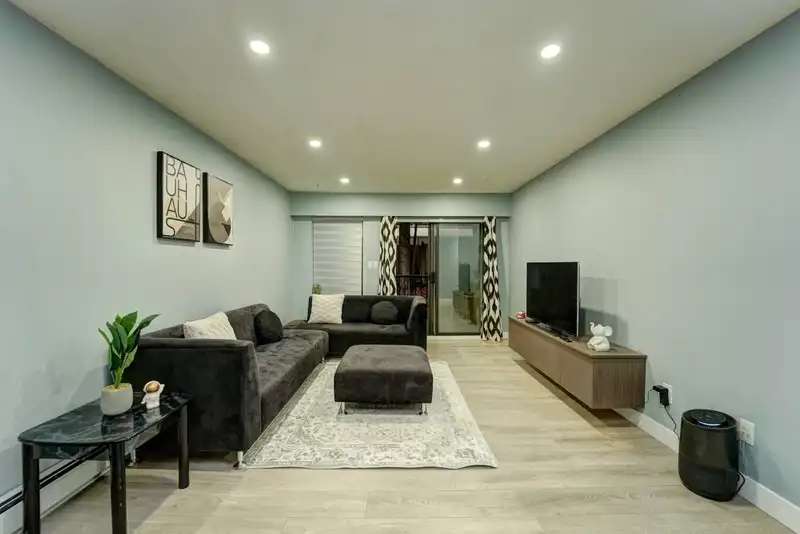 202 33450 GEORGE FERGUSON WAY - photo 2 of 16