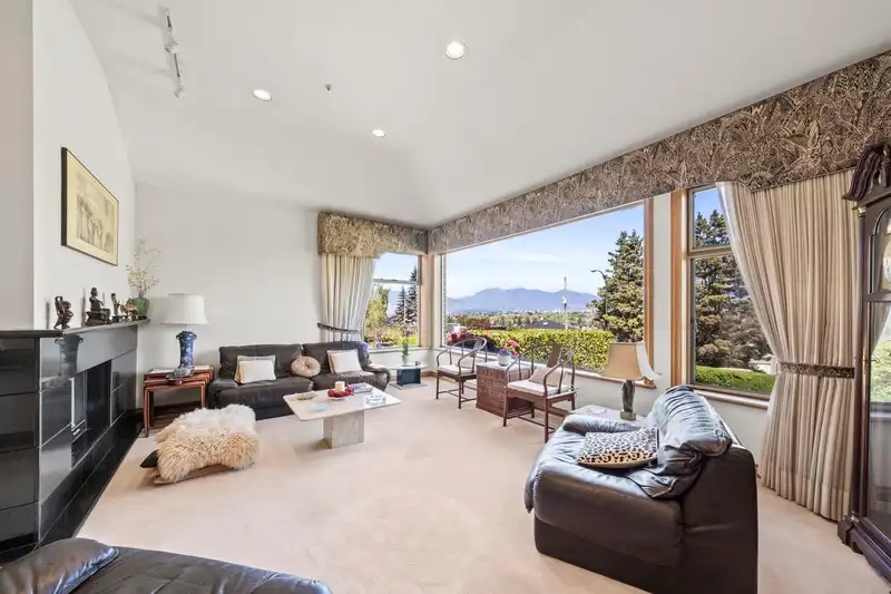 4233 QUESNEL DRIVE - photo 4 of 40