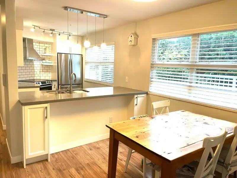 102 3008 WILLOW STREET - photo 2 of 27